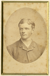 221641 Portret van jhr. mr. R. Schuurbeque Boeije. Borstbeeld van voren, in ovaal.